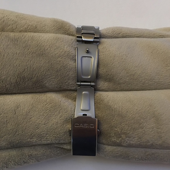 Casio Edifice Chronograph wr100m Mens Watch - Picture 3 of 4